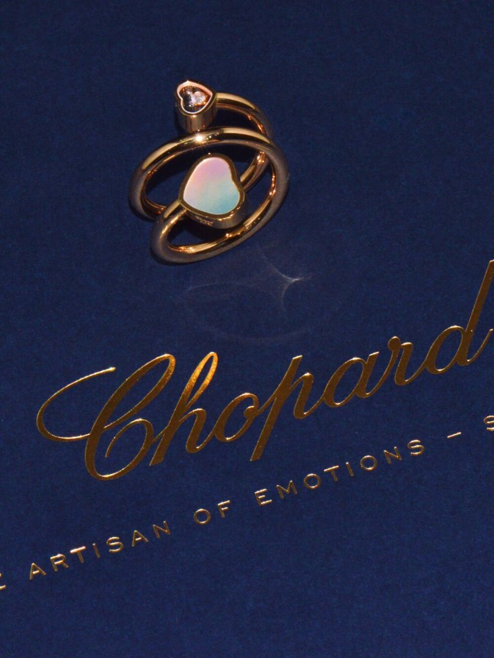Authentic Chopard Mother of Pearl Diamond 18K Solid Gold Happy Hearts Twist Ring